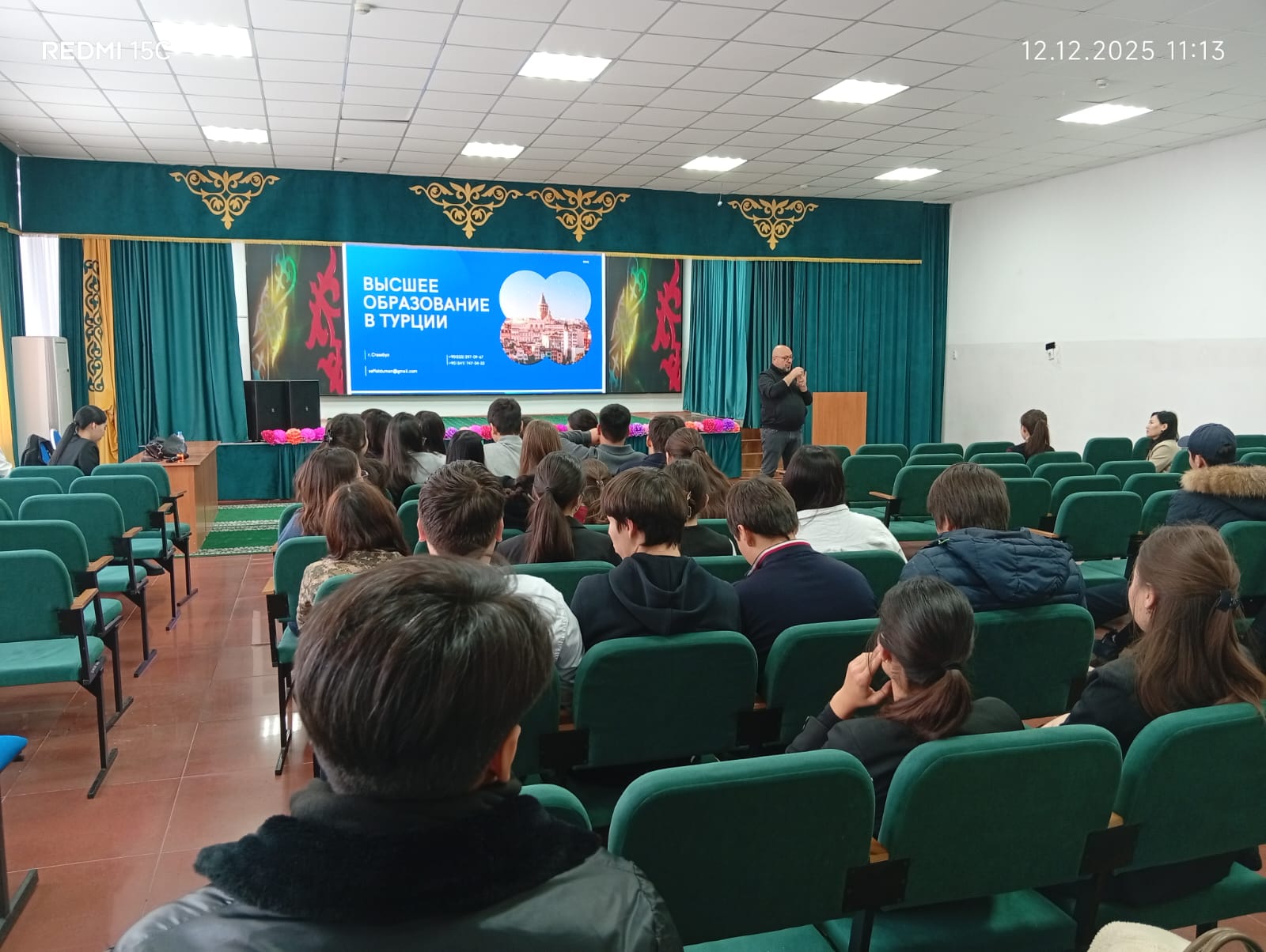 №12ОМГ мектептің акт залында №12,14,16 мектептердің 11-сынып оқушыларына арналған кәсіби бағдар беру жұмысын үйлестіру