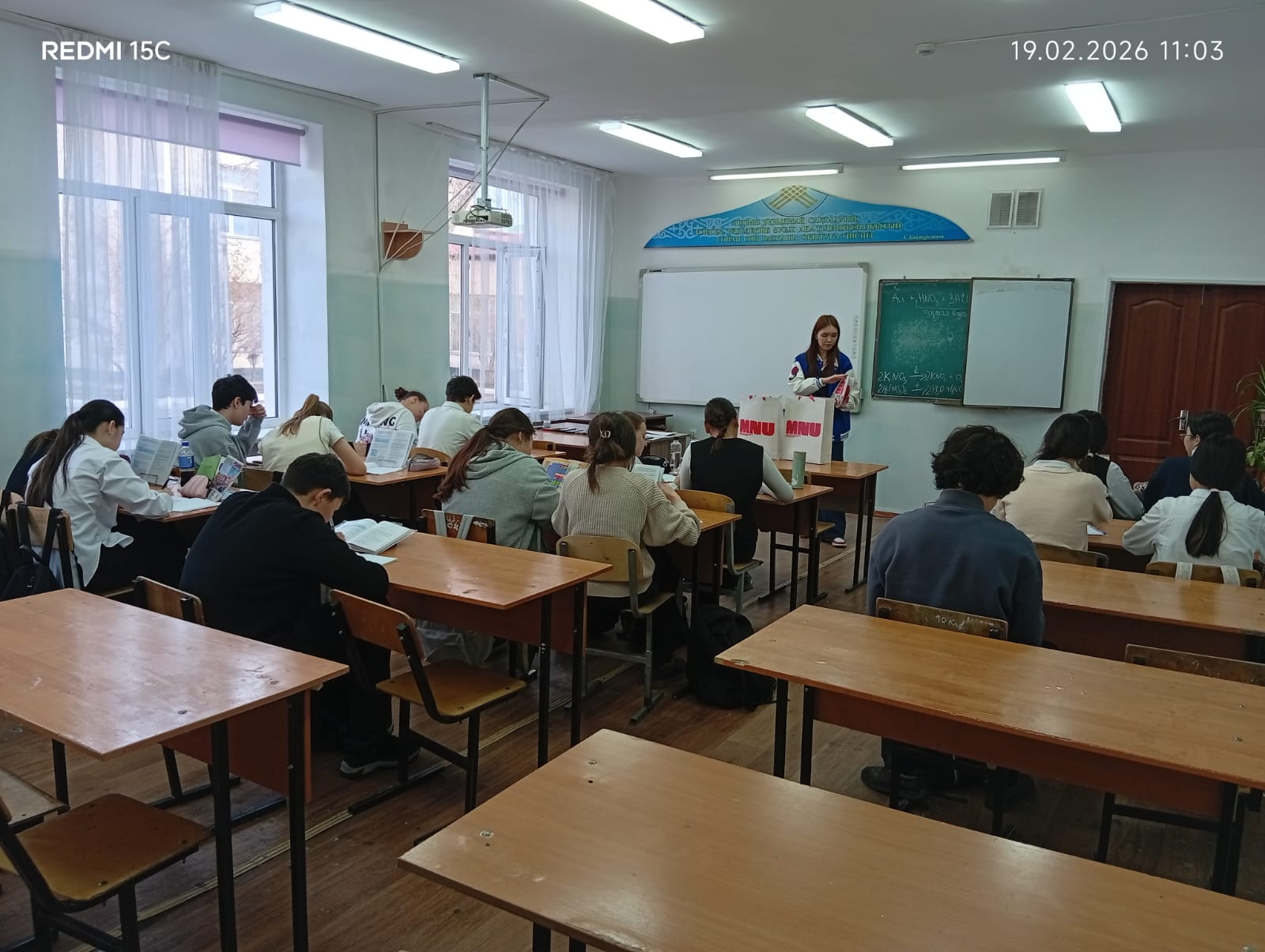 Мақсұт Нарықбаев университеті оқушыларға кәсіби бағдар беру жұмысын жүргізді.