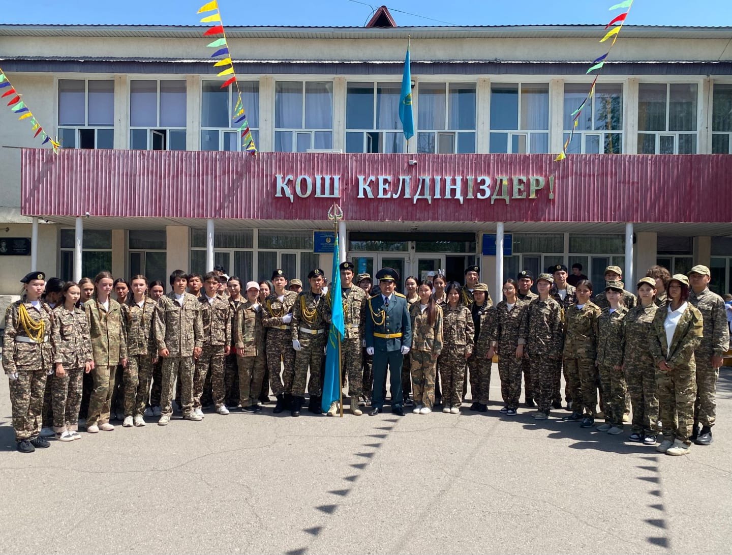 2026 жылдың 8 мамыр күні мектебімізде «9 мамыр – Жеңіс күніне арналған "Ерлікке тағзым" атты салтанатты ашық жиылысы» өтті.